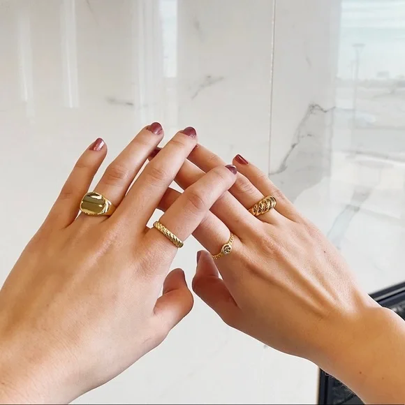 18K Gold Plated Signet Adjustable Ring - Picture 4 of 5